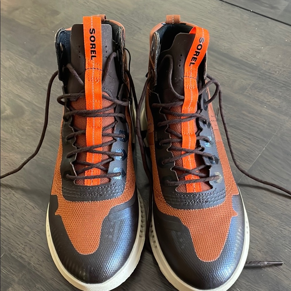 NEW 7.5 Men's, 9.5 Women’s  Sorel High-Top  in Orange and Brown